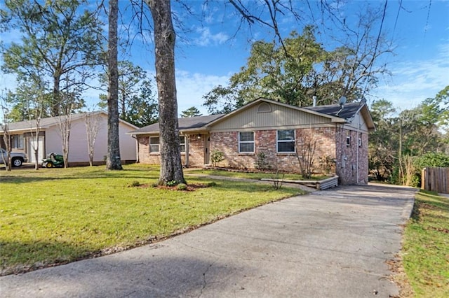 ranch-style home featuring a front yard