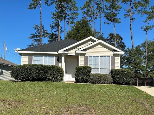 view of front of house featuring a front yard