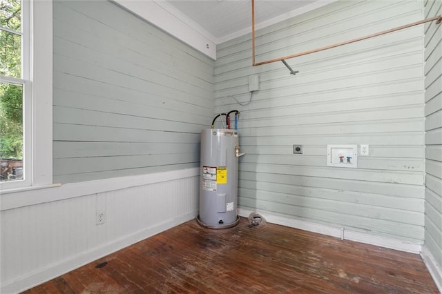 1509 Monroe St, Mobile, AL 36604 - utility room with water heater