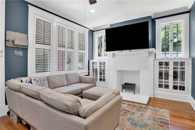 303 Monterey St S, Mobile, AL 36604 - living room with plenty of natural light, crown molding, wood finished floors, baseboards, and recessed lighting