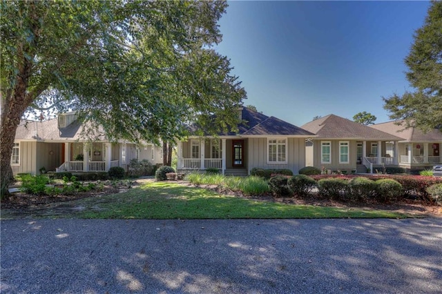 view of front of house with a porch