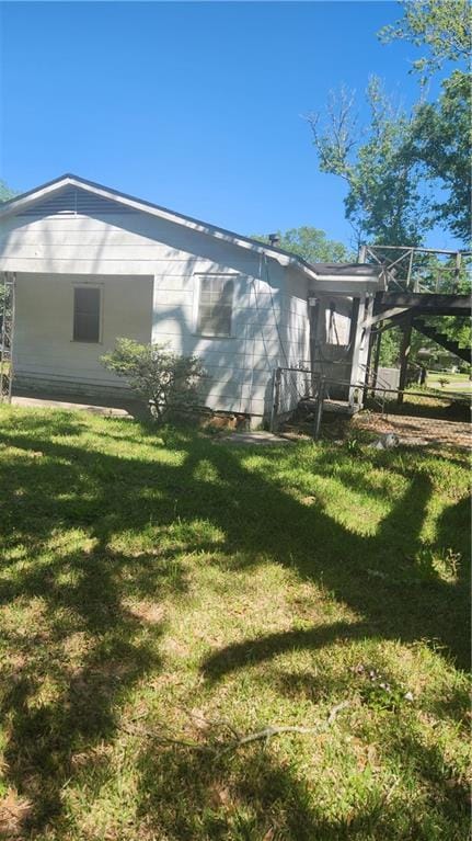 exterior space featuring a lawn