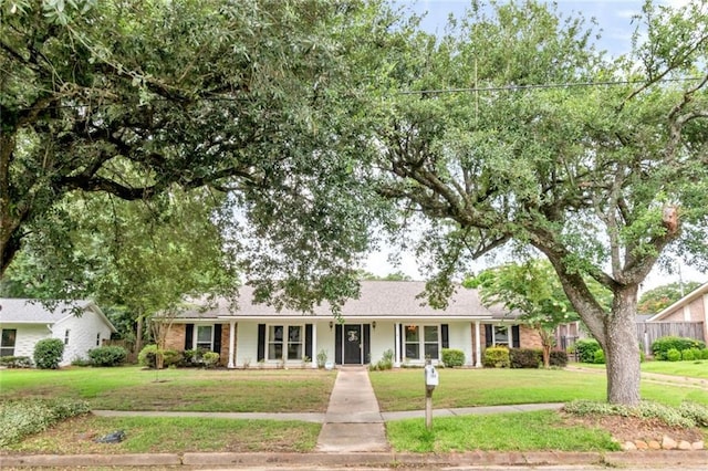 ranch-style house featuring a front lawn