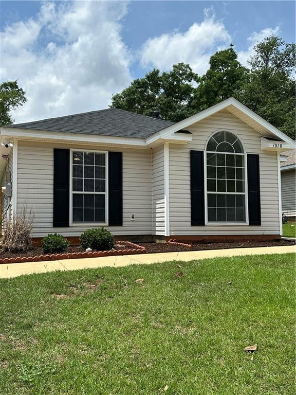 1010 Hamilton Bridges Dr E, Mobile, AL 36695 - ranch-style home featuring a front yard and roof with shingles