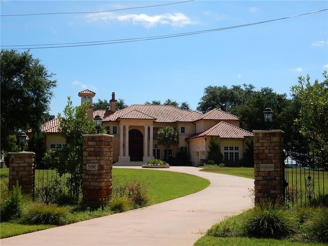 view of mediterranean / spanish-style home