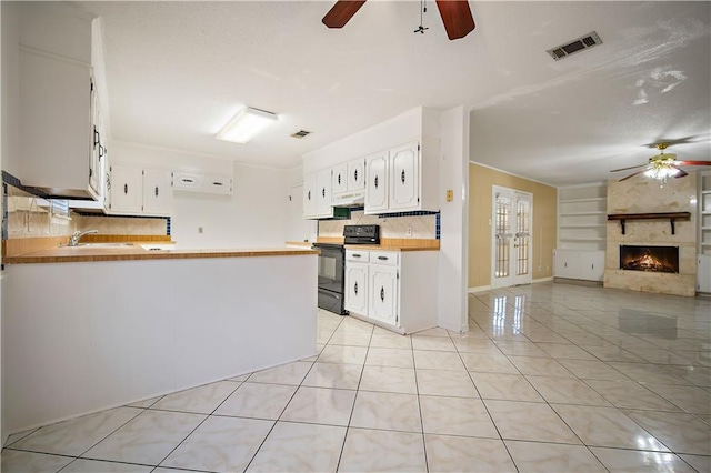 7183 Pine Barren Ct, Mobile, AL 36695 - kitchen with electric range, ceiling fan, built in shelves, and a peninsula