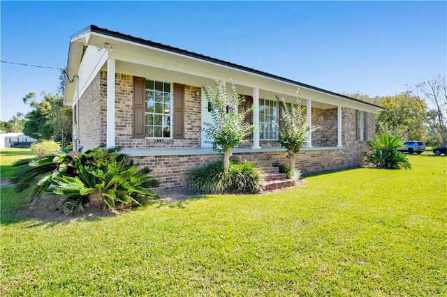 view of front of home featuring a porch and a front lawn