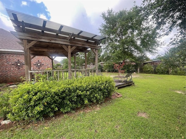 view of yard featuring a pergola