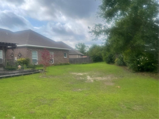 view of yard featuring a pergola