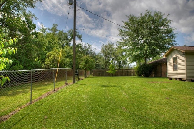 view of yard featuring fence