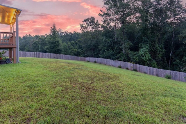 view of yard at dusk