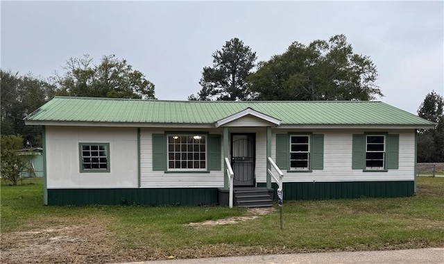 view of front of home with a front yard