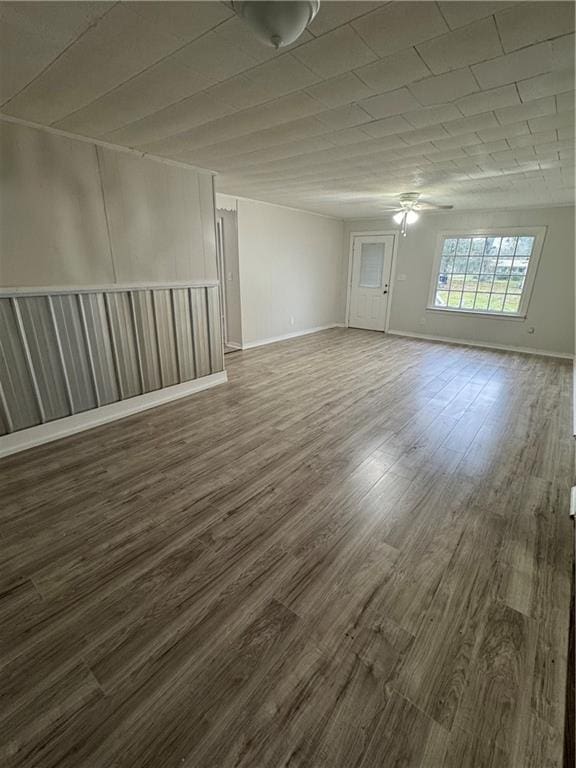 empty room featuring dark hardwood / wood-style floors and ceiling fan