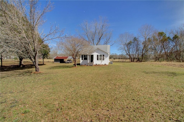 view of front of house featuring a carport and a front lawn