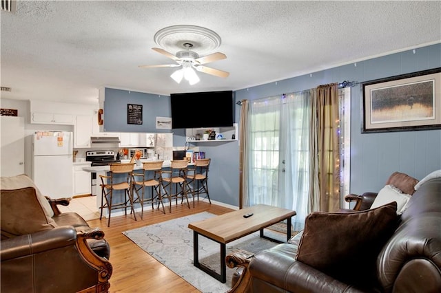 5023 Freeway Ln, Mobile, AL 36619 - living room featuring a textured ceiling, light hardwood / wood-style flooring, and ceiling fan
