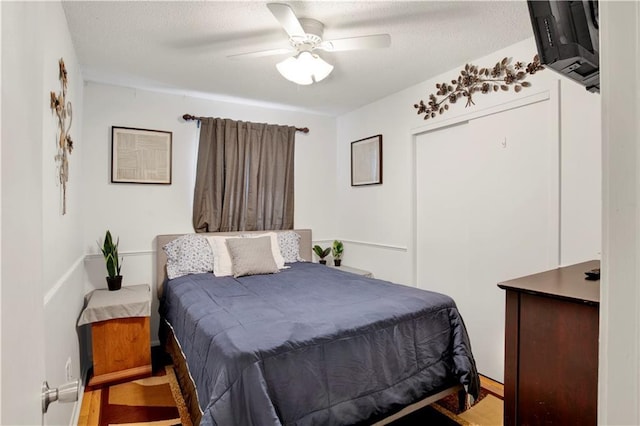 5023 Freeway Ln, Mobile, AL 36619 - bedroom with ceiling fan and a textured ceiling