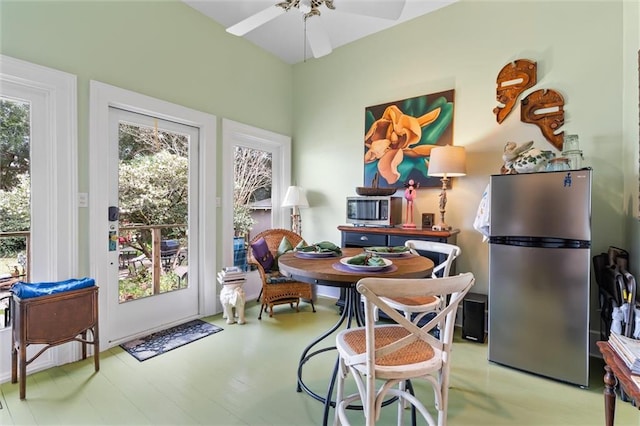 sunroom / solarium with ceiling fan