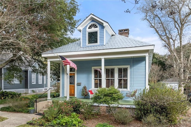 view of front of property featuring a porch