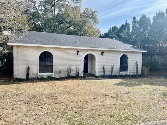 view of front of house with a front yard