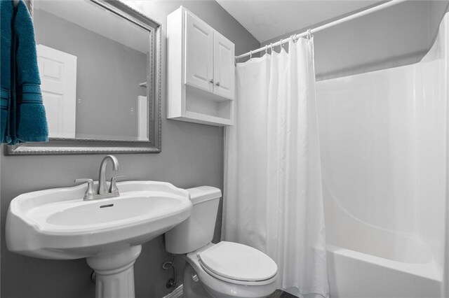 405 Baker Rd, Satsuma, AL 36572 - full bathroom with toilet and shower / bathtub combination with curtain