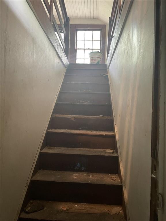 2065 Magnolia Ln, Mobile, AL 36605 - stairway featuring lofted ceiling