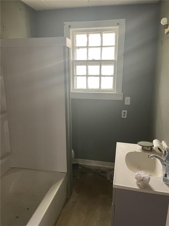 2065 Magnolia Ln, Mobile, AL 36605 - full bath with vanity and toilet
