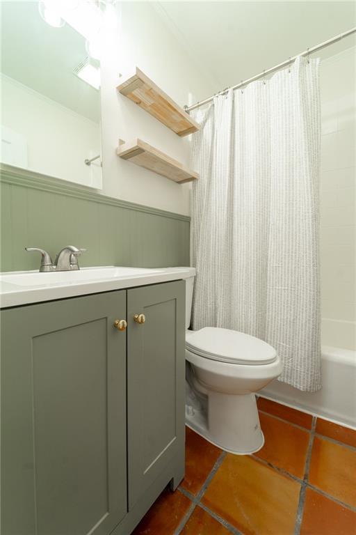 full bathroom featuring tile patterned floors, shower / bath combination with curtain, toilet, and vanity