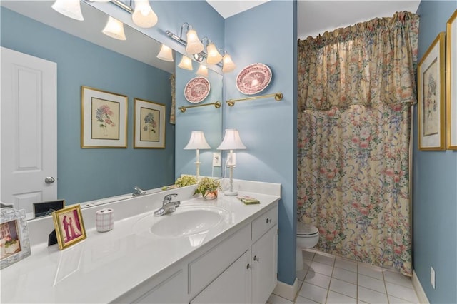 full bath featuring tile patterned floors, toilet, vanity, baseboards, and a shower with curtain