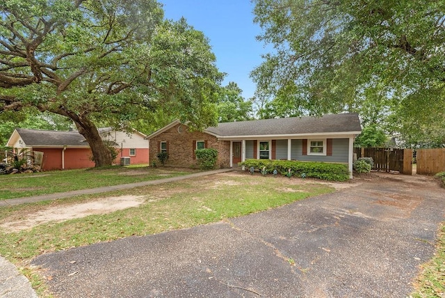 2808 Westmoor Ct, Mobile, AL 36695 - ranch-style house featuring asphalt driveway and covered porch