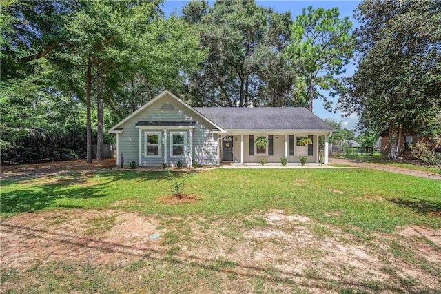 ranch-style house featuring a front yard