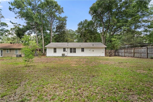 912 David Langan Dr W, Mobile, AL 36608 - back of property featuring a fenced backyard