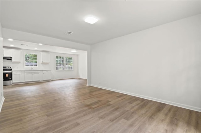 912 David Langan Dr W, Mobile, AL 36608 - unfurnished living room featuring light wood-type flooring and recessed lighting