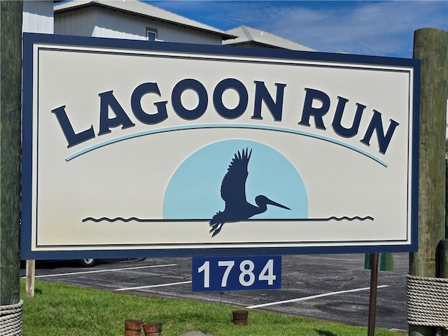 view of community / neighborhood sign