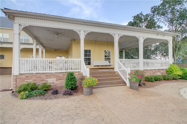 view of front of property featuring ceiling fan and covered porch