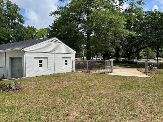 view of yard with fence and an outdoor structure