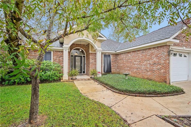 view of front facade with a garage and a front yard