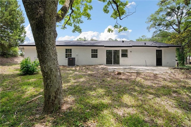 1513 Carlisle Dr W, Mobile, AL 36618 - rear view of property featuring central air condition unit, a patio, brick siding, and a lawn