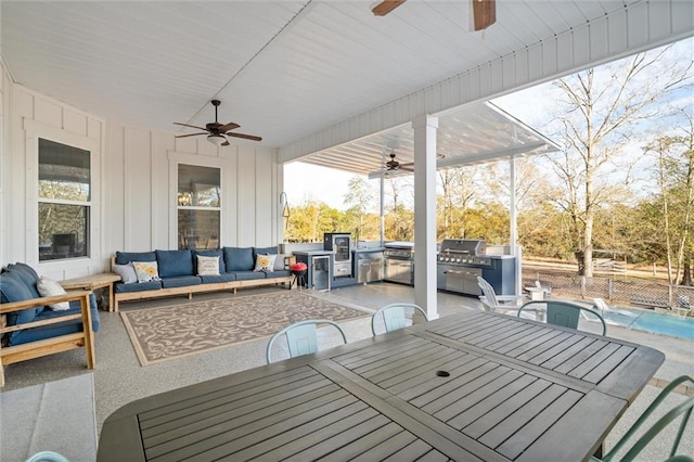 view of patio featuring an outdoor kitchen, ceiling fan, an outdoor hangout area, and area for grilling