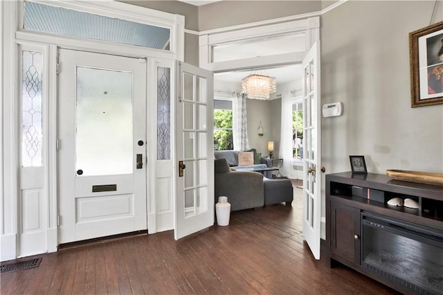 entryway featuring a chandelier and dark wood finished floors