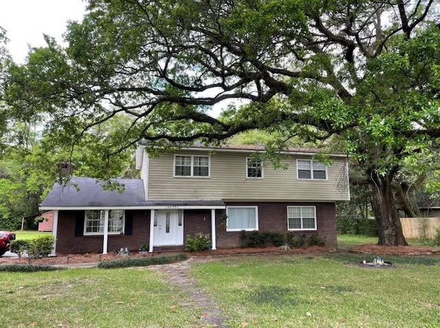 view of front facade with a front lawn