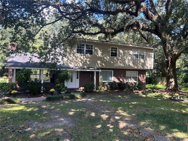 view of front of property with a front yard