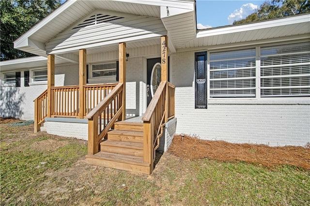 entrance to property featuring covered porch