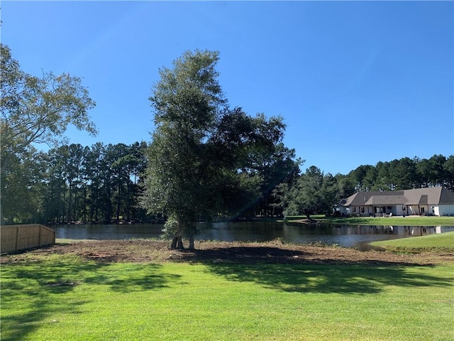 view of yard featuring a water view