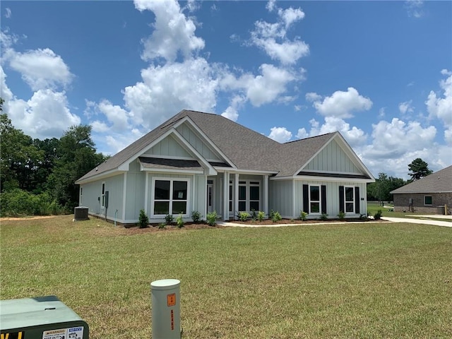 craftsman inspired home featuring cooling unit and a front yard