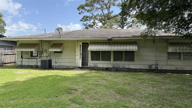 4011 Everglades Ave, Port Arthur, TX 77642 - back of property featuring roof with shingles