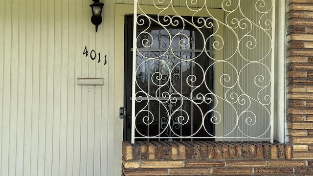 4011 Everglades Ave, Port Arthur, TX 77642 - view of exterior entry with a gate