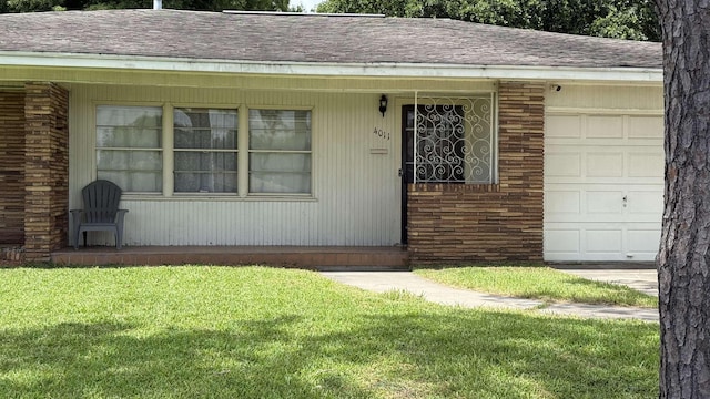 4011 Everglades Ave, Port Arthur, TX 77642 - entrance to property with a yard, a garage, and roof with shingles