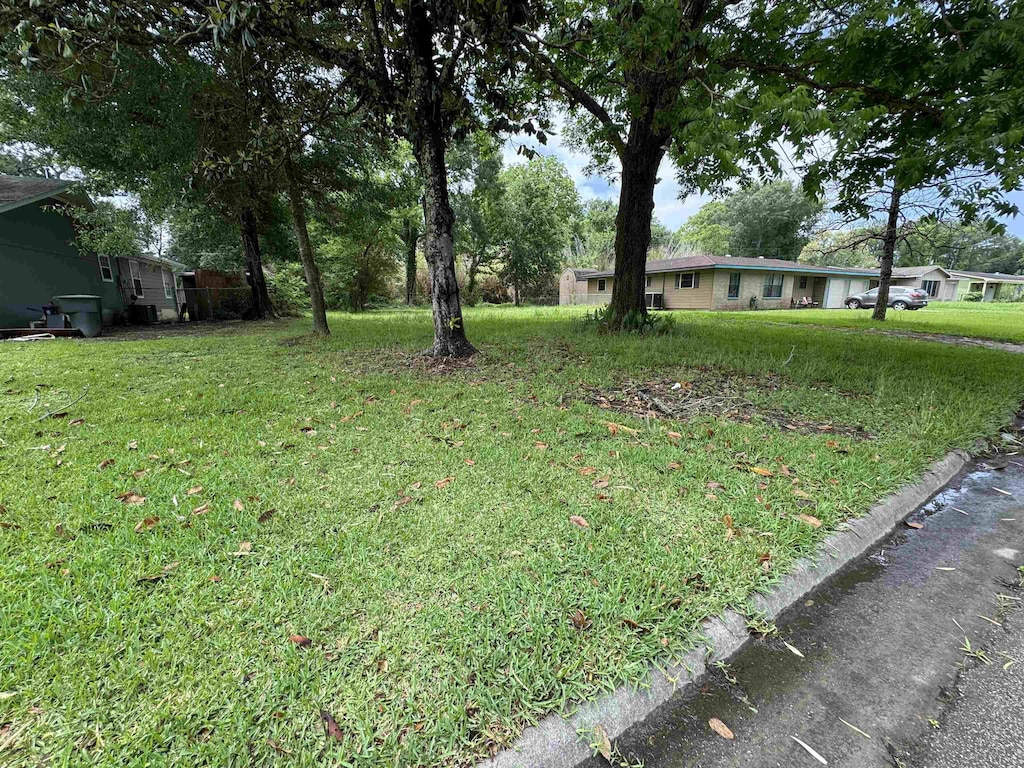 8465 Frazier Dr, Beaumont, TX 77707