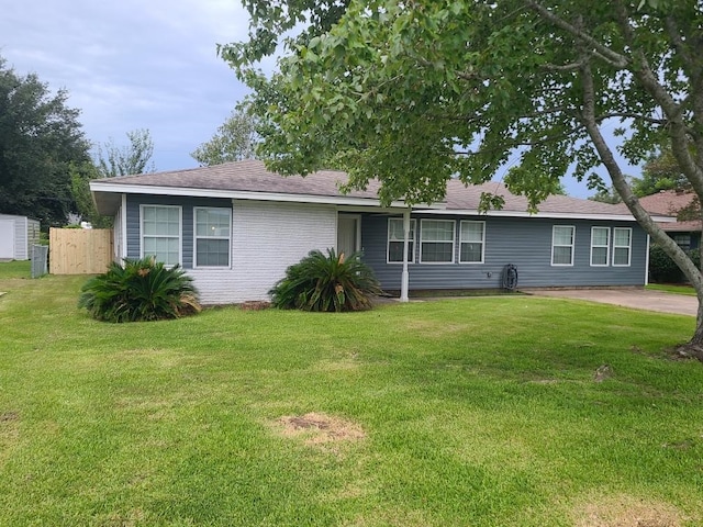 ranch-style home featuring a front yard