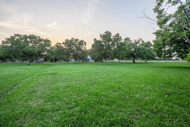 view of yard at dusk